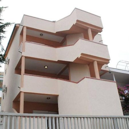 Apartments Anne Petrovac Exterior foto