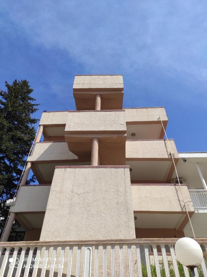 Apartments Anne Petrovac Exterior foto