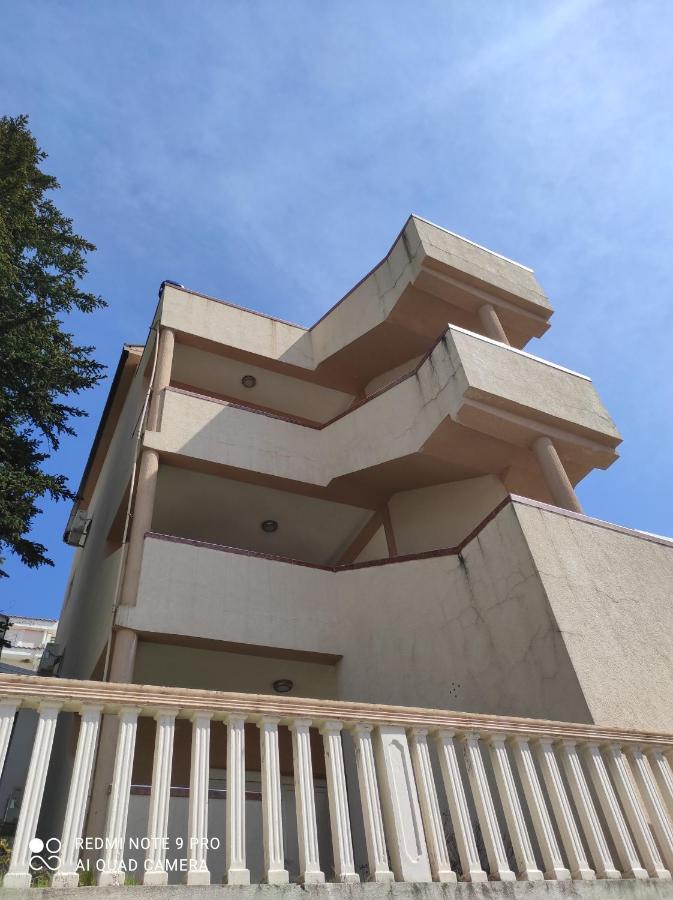 Apartments Anne Petrovac Exterior foto