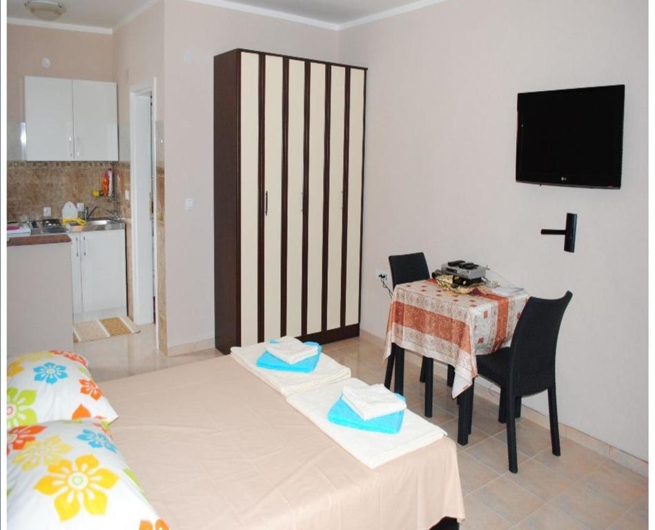 Apartments Anne Petrovac Habitación foto